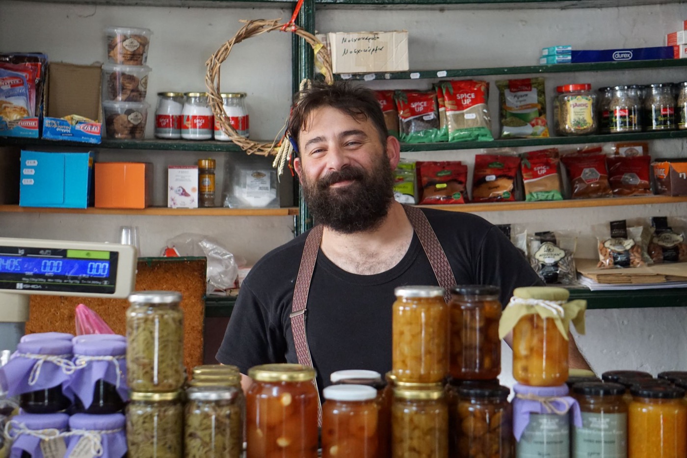 Commerçant dans sa boutique